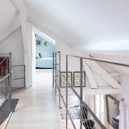 Charming Loft On Courtyard In